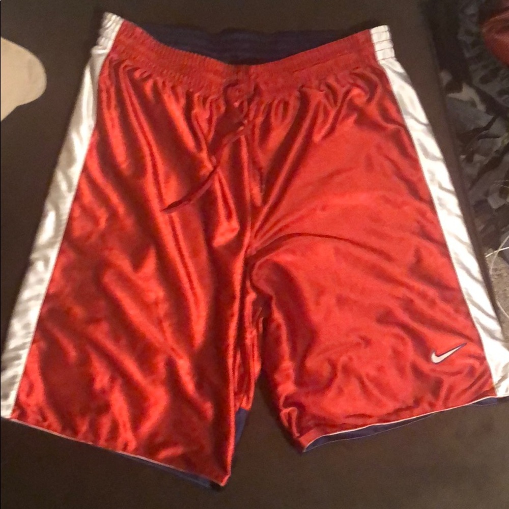 Size med reversible Nike basketball shorts
